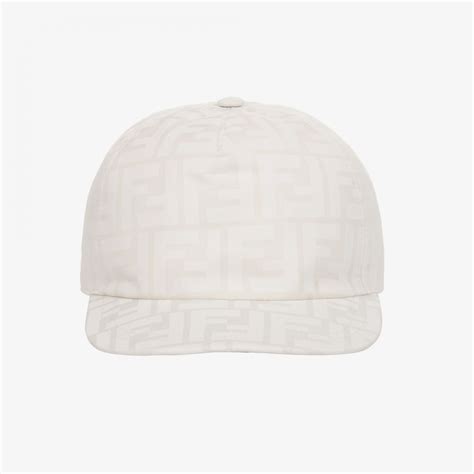 casquette fendi blanche